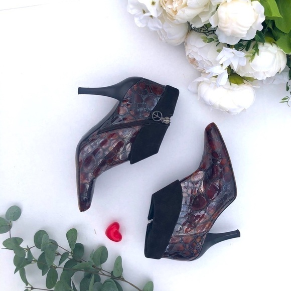 Donald J. Pliner Patent Leather Booties  size 6 - Picture 1 of 14